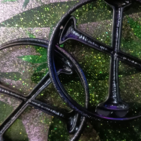 Crossbones hoops - Picture 2 of 4